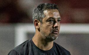 marquinhos santos, treinador do américa rn, projeta duelo contra corinthians: "um gigante em momento delicado"