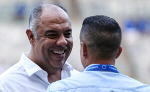 r$ 1,5 milhão por mês: marcos braz aprova e flamengo quer assinar com ex barcelona