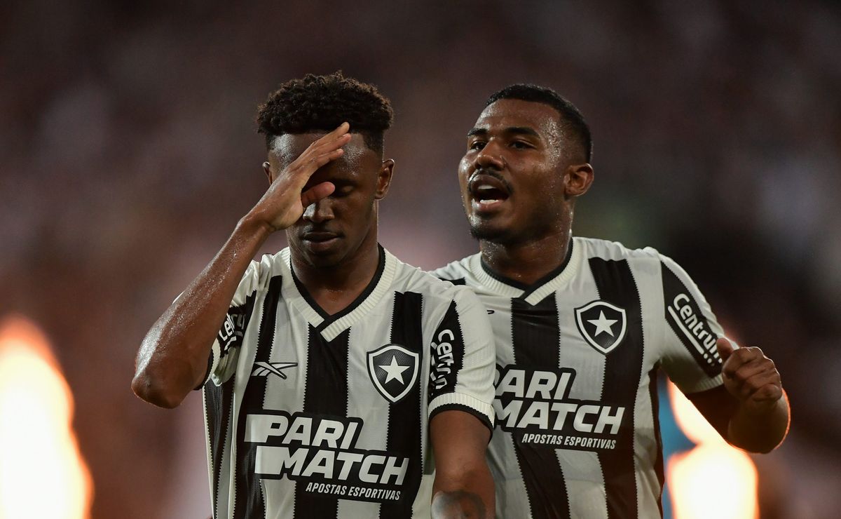 em jogo intenso, botafogo perde no final, e torcida reclama de gol anulado por impedimento polêmico 