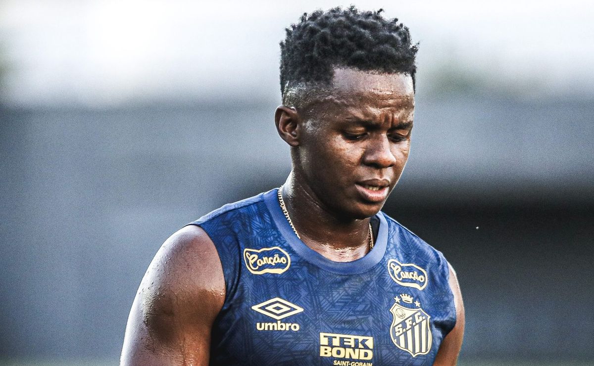 situação de cazares no santos é atualizada e futuro do meio campista é colocado em jogo