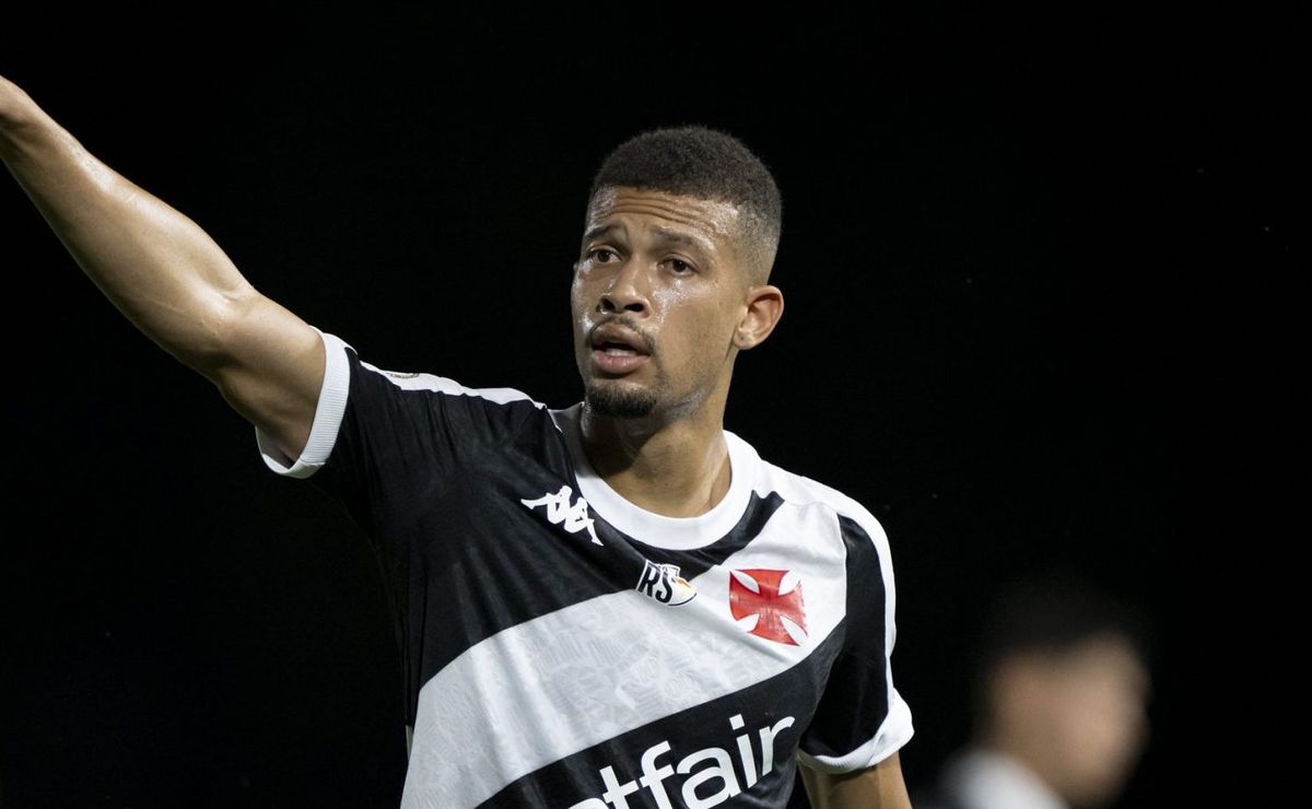 r$43 milhões; joão victor não se consolida e vasco busca por zagueiro no mercado