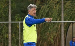 com presença de carballo, renato gaúcho realiza treino específico pensando no the strongest