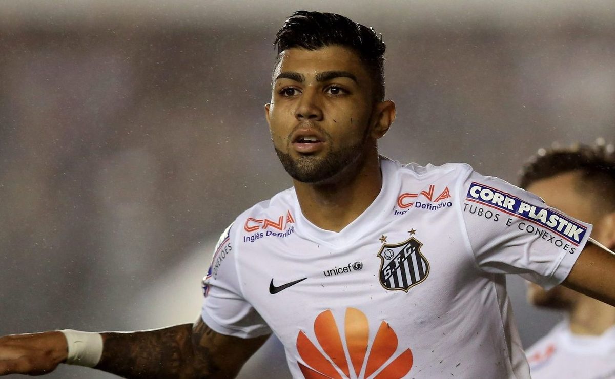 gabigol revela que ganhou camisa do santos na semana de vazamento da foto com a do corinthians