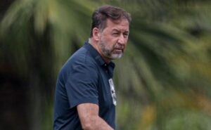 impeachment de augusto melo é pedido após reunião no corinthians com participação de rubão