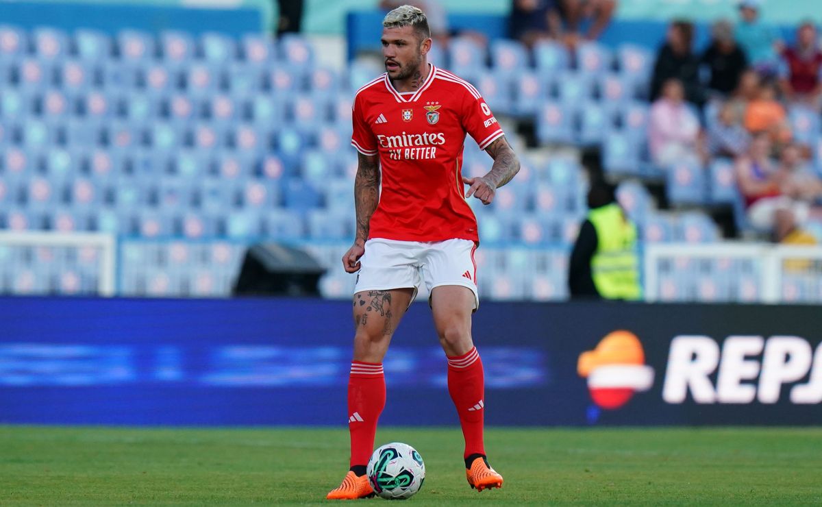 r$ 22 milhões: benfica quer comprar porcentagem de morato e procura são paulo