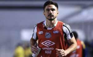 willian bigode exalta campanha do santos na série b: “vamos ser a equipe a ser batida”