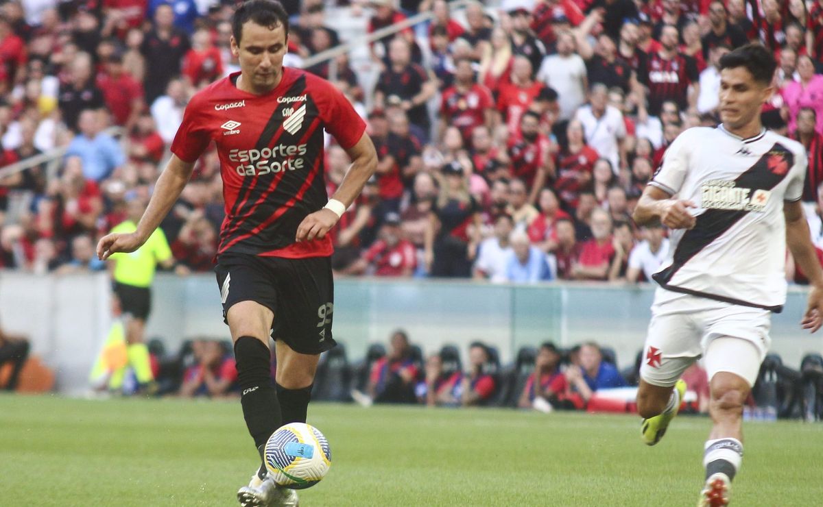 vasco perde para o athletico pr fora de casa e segue no z 4