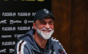 conheça a carreira de Álvaro pacheco, que chegou ao rio de janeiro para fechar com o vasco