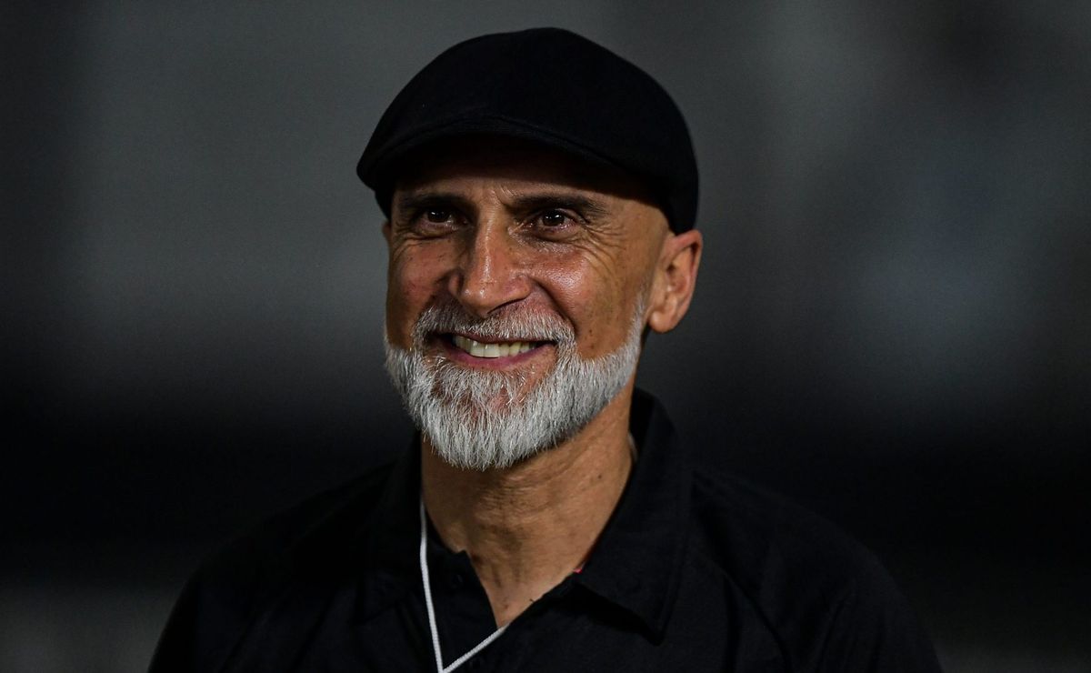 nova filosofia: Álvaro pacheco deixa torcedores em êxtase após coletiva de apresentação