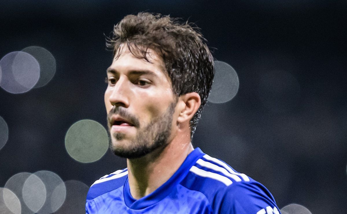 zaga do cruzeiro demonstra solidez e erro de lucas silva repercute: “mata esse time”
