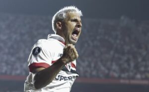 são paulo supera o cobresal sem dificuldades e garante classificação antecipada na libertadores