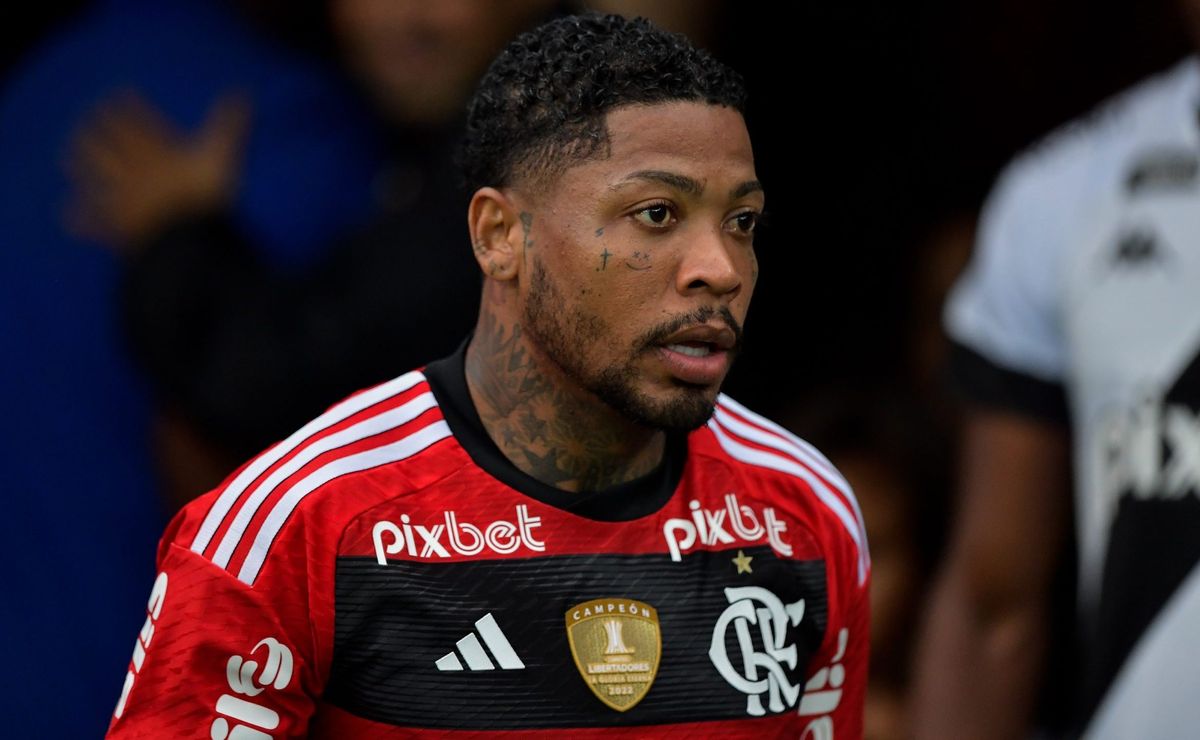 marinho cai no choro sozinho e torcida do flamengo se comove com o atacante do fortaleza