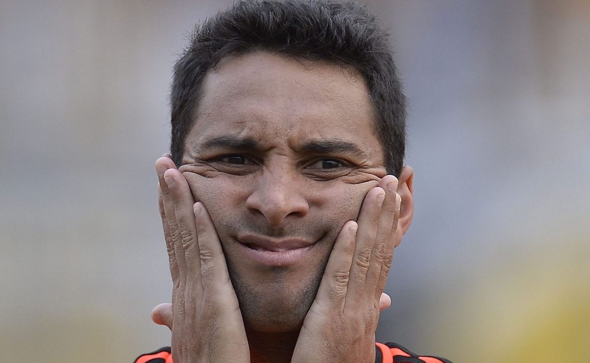 ibson reencontra o flamengo e revela tática para vencer tite na copa do brasil: “jogar juntinho”