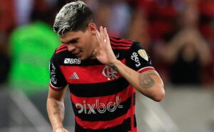 r$ 166 milhões: milan toma decisão sobre contratação de ayrton lucas e descarta lateral do flamengo