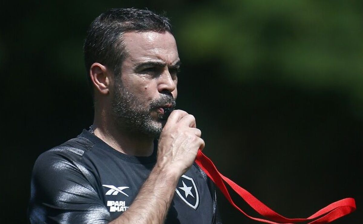 júnior santos e savarino devem iniciar jogo do botafogo contra o fortaleza no banco; saiba motivo