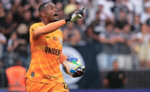 fiel elogia carlos miguel em vitória do corinthians: "craque do jogo"