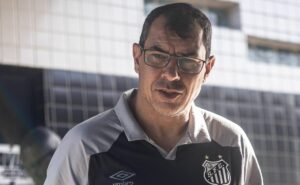 carille destaca como será o plano para enzo monteiro atuar no santos na série b:"É importante dar o suporte"