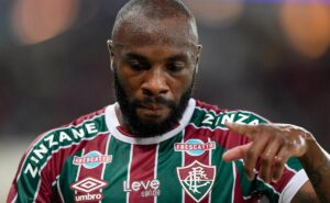 manoel pode desfalcar por lesão e complicar fluminense que já perdeu felipe melo na libertadores