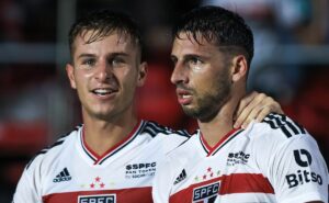 zubeldía 'corta' luciano, calleri e mais 4 para jogo da copa do brasil; galoppo será titular