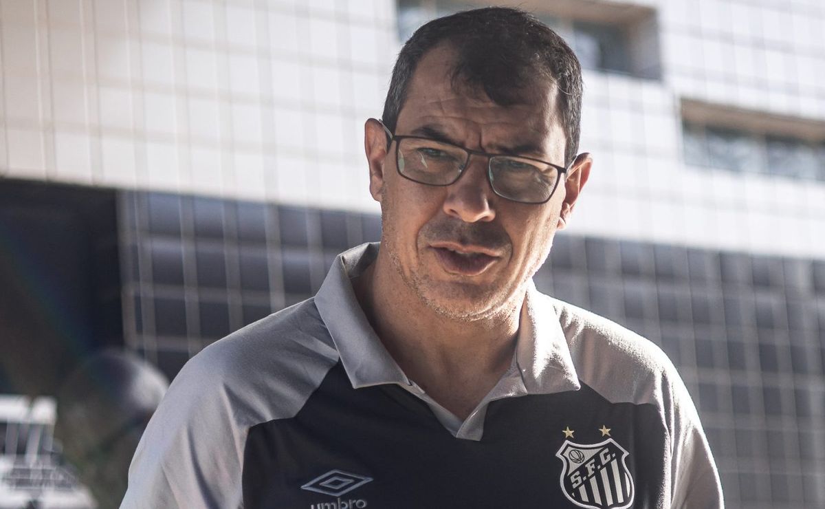 carille conversa com pedrinho e se anima com reforço no santos