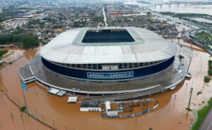responsável pelo gramado da arena do grêmio diz: "É possível jogar bola em 30/40 dias"