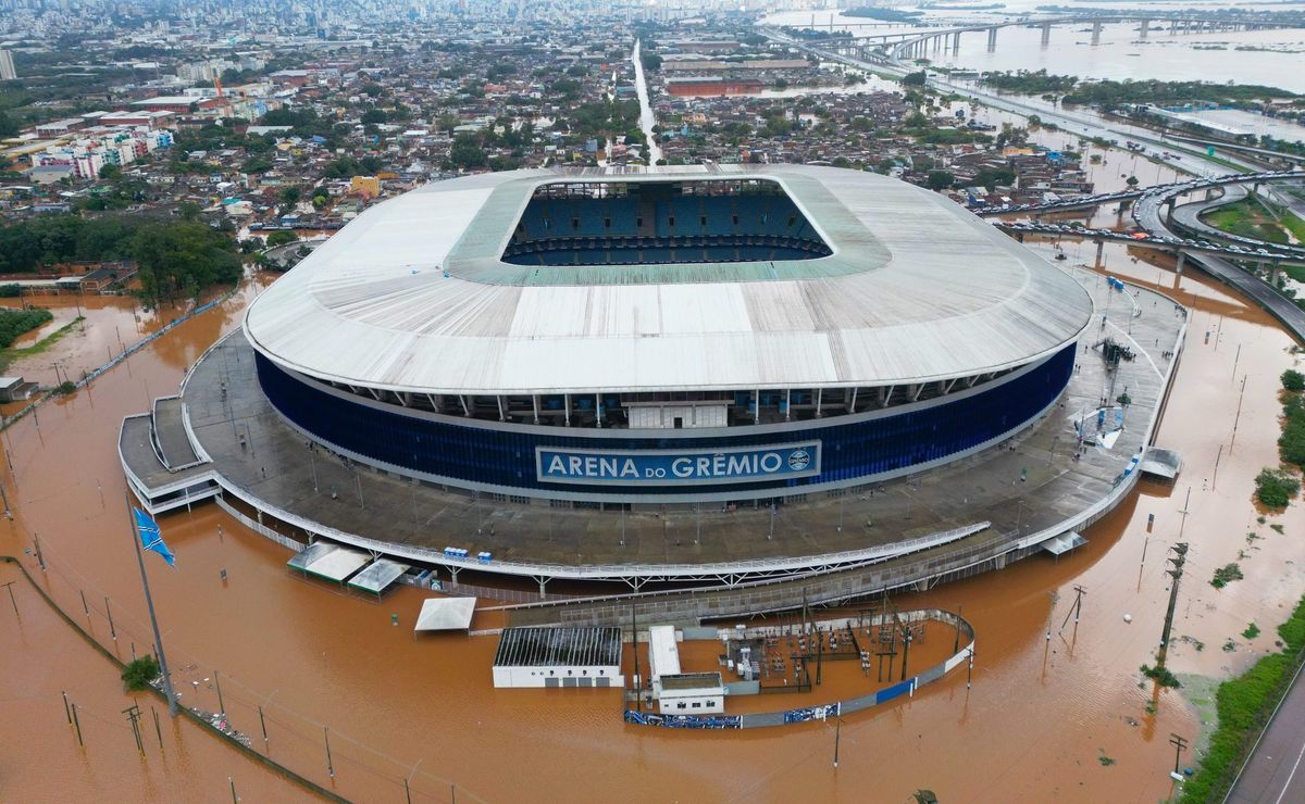 responsável pelo gramado da arena do grêmio diz: "É possível jogar bola em 30/40 dias"