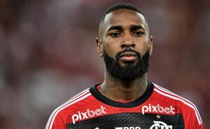 gerson não culpa gramado na derrota do flamengo para o palestino: "estava ruim para os dois"