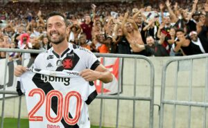 nenê sorteia na internet camisa de 200 jogos pelo vasco; saiba motivo