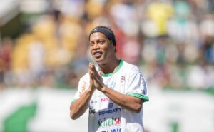 vasco está perto de assinar com empresa de ronaldinho gaúcho como patrocinadora
