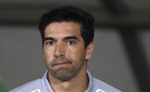 abel ferreira reclama de paralisação do brasileirão série a: "vamos ficar todos de fora, né?"