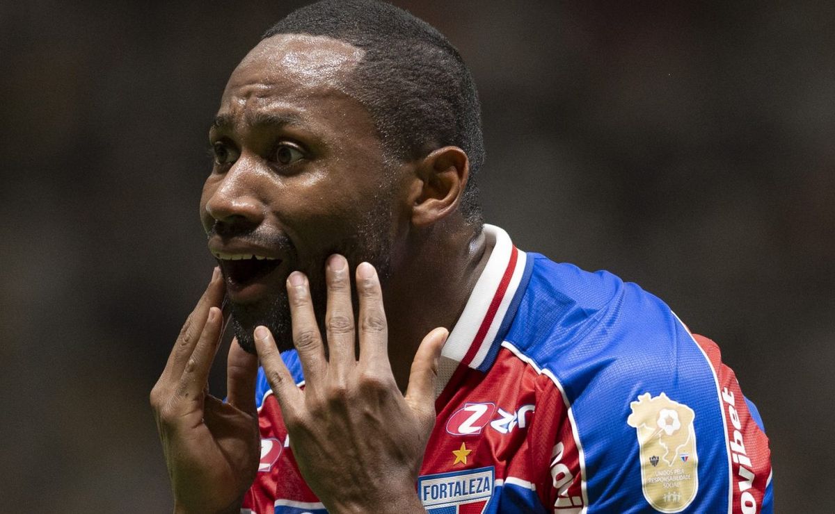 tinga cumpre missão de parar wesley, do corinthians: ‘estudei ele’