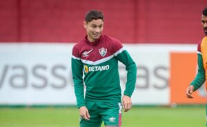 diogo barbosa dá recado a jogadores do fluminense após vitória na copa do brasil: "precisamos de novas conquistas"