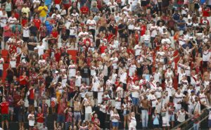 torcida do botafogo sp cobra jogadores antes do duelo contra o santos