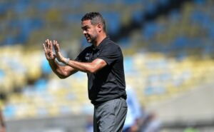 universitario goleia em clássico no fim de semana e preocupa botafogo