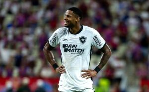 pediu pra sair e foi barrado: júnior santos se animou com proposta do cruzeiro, mas ouve “não” de textor