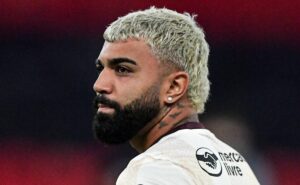 gabigol volta a manaus como ídolo e recebe recepção calorosa da torcida do flamengo