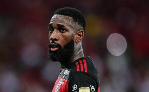 após polêmica com gabigol, gerson posta foto e torcida do flamengo especula indireta para o camisa 10