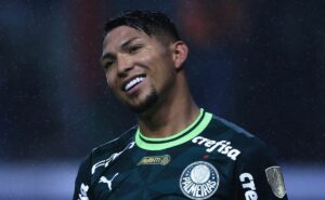 grêmio não desiste de rony e pode assinar com atacante no meio do ano; entenda o plano