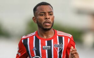 após abrir negociação com welington, inter é avisado de séria lesão do lateral