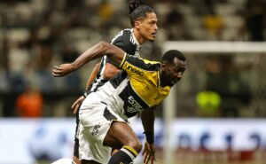 yannick bolasie, atacante do criciúma, torna se sensação nas redes sociais ao praticar português