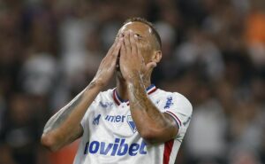 breno lopes perde gol contra o corinthians e torcida do palmeiras repercute: “imprevisível”