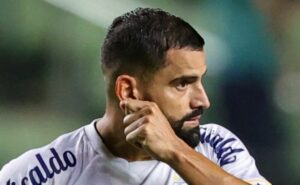 r$ 3,5 milhões: tomás rincón tem futuro indicado no santos após ficar no banco de reservas