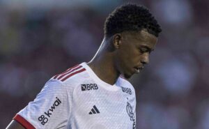 carlinhos é barrado por tite no flamengo por influência de gabigol