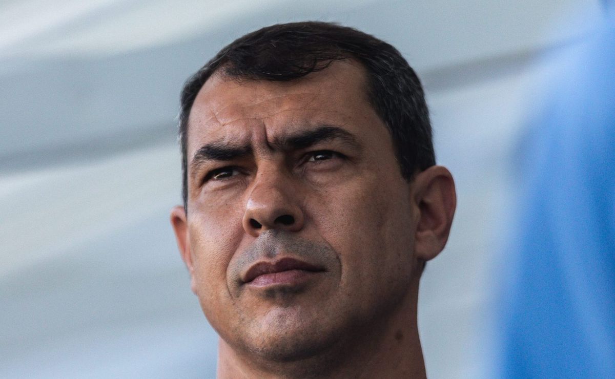 torcida do santos critica gallo e carille por ida de jair ao sub 20: "vexame"