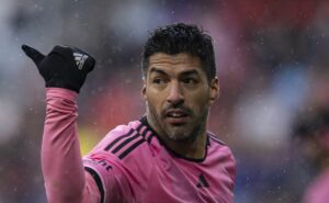 luis suárez promove ajuda no rs e atitude repercute na torcida do grêmio: “saudade do meu 9”