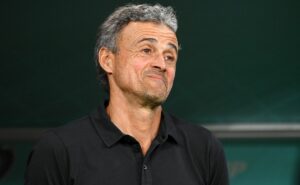 luis enrique ironiza imprensa sobre o favoritismo do psg na champions league: “não sabe quase nada de futebol"
