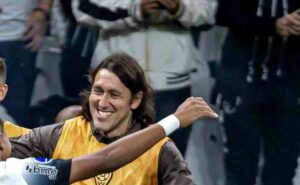 após fechar com cássio, cruzeiro quer se reforçar com jogadores do exterior