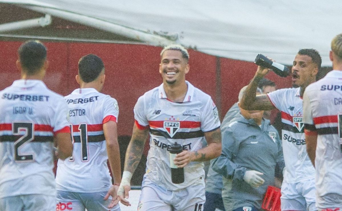 luciano flerta com hat trick e decide para o são paulo no brasileirão