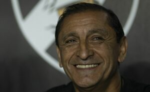 ramón díaz recebe contato oficial e pode voltar ao oriente médio após demissão no vasco