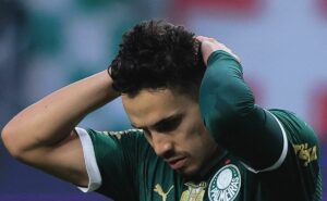 torcida do palmeiras pede saída de raphael veiga após pênalti perdido: "vende"